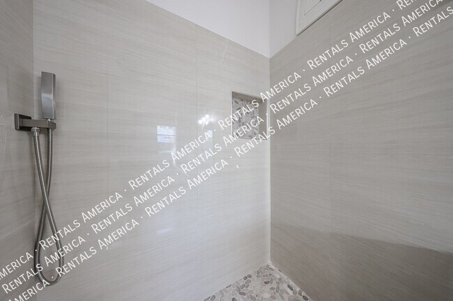 Building Photo - 532 E Stonebridge Dr