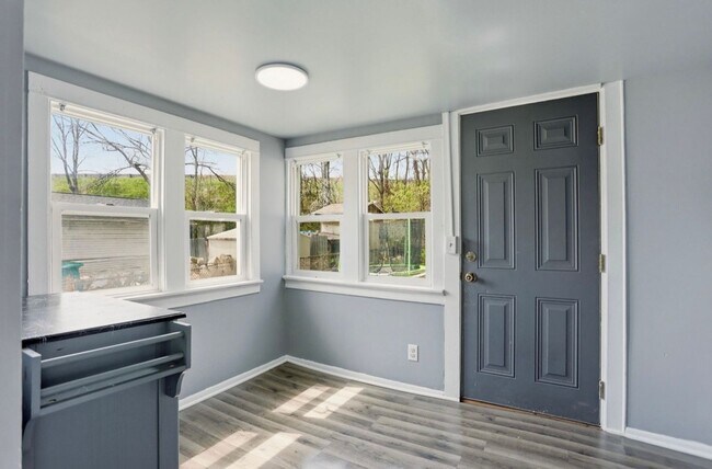 Building Photo - Spacious 4 Bed / 1 Bath Home in Carrollton Township!