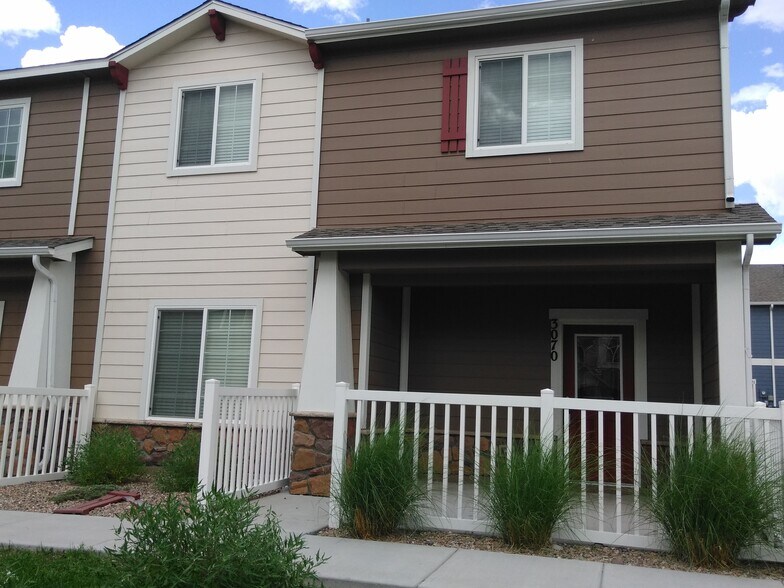 End unit Townhouse - 3070 Harpy Grove