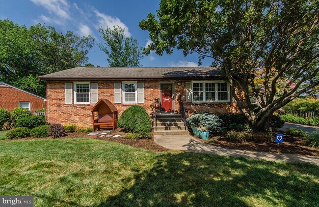 Building Photo - 628 Tazewell Rd NW