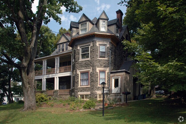 Primary Photo - 6141 Wayne Ave