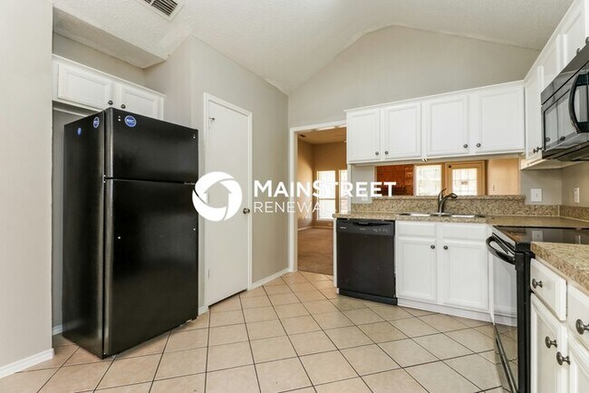 Building Photo - 3 Bedroom Pet-Friendly Home in Fort Worth, TX with Main Street Renewal