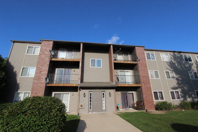Primary Photo - 727 Elm Ln