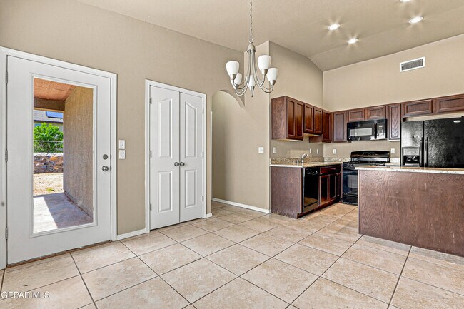 Building Photo - 7008 Faxon Dr