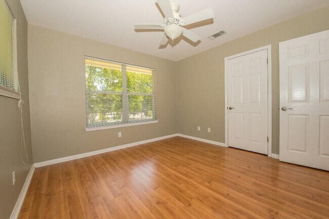 Building Photo - 5640 Oak Blvd