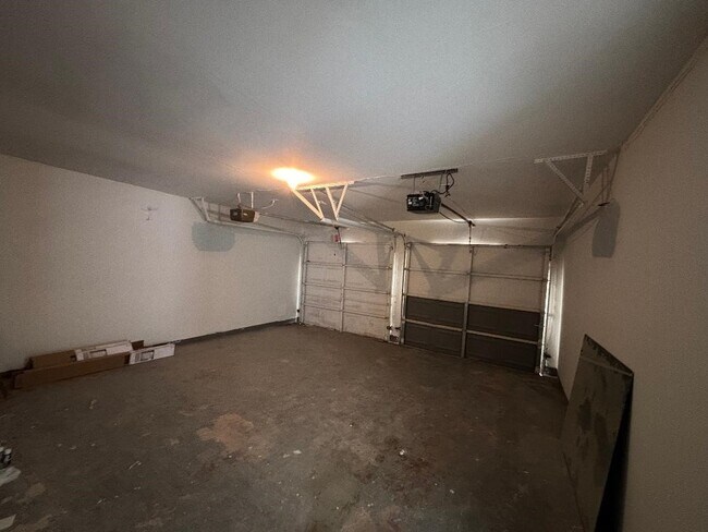 Building Photo - 16003 Mission Glen Dr