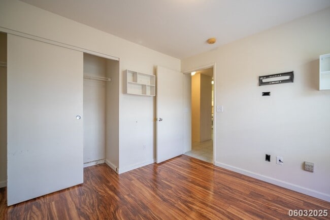 Building Photo - (2 bd / 2 ba / 2 parking Condo in Waikele)