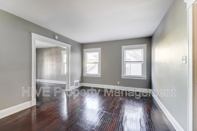 Building Photo - 3640 Besuden Ct