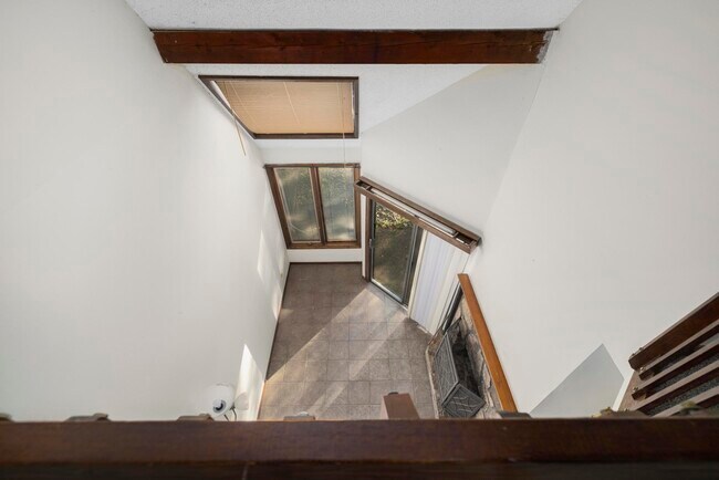 Building Photo - 115 Beechnut St