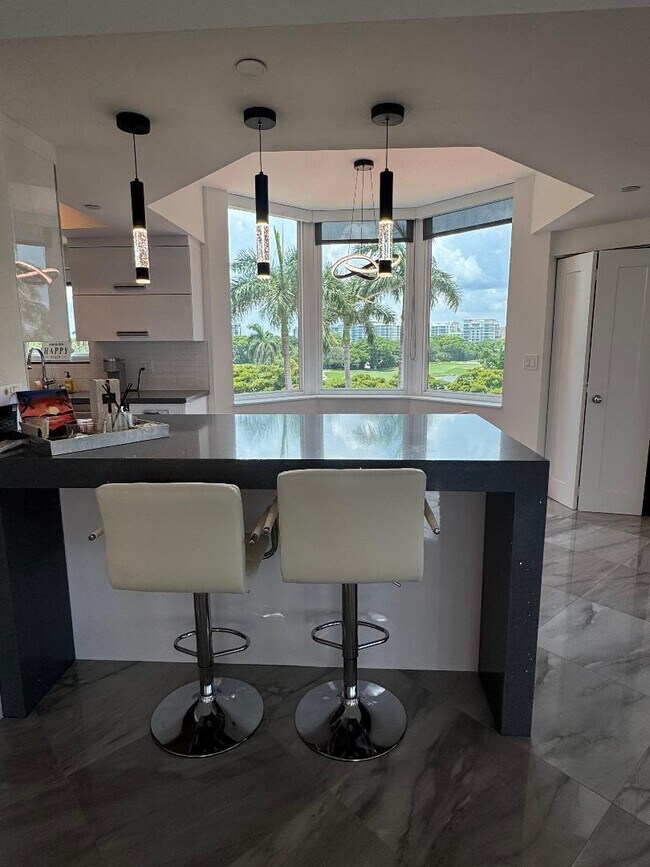 Building Photo - 300 SE 5th Ave