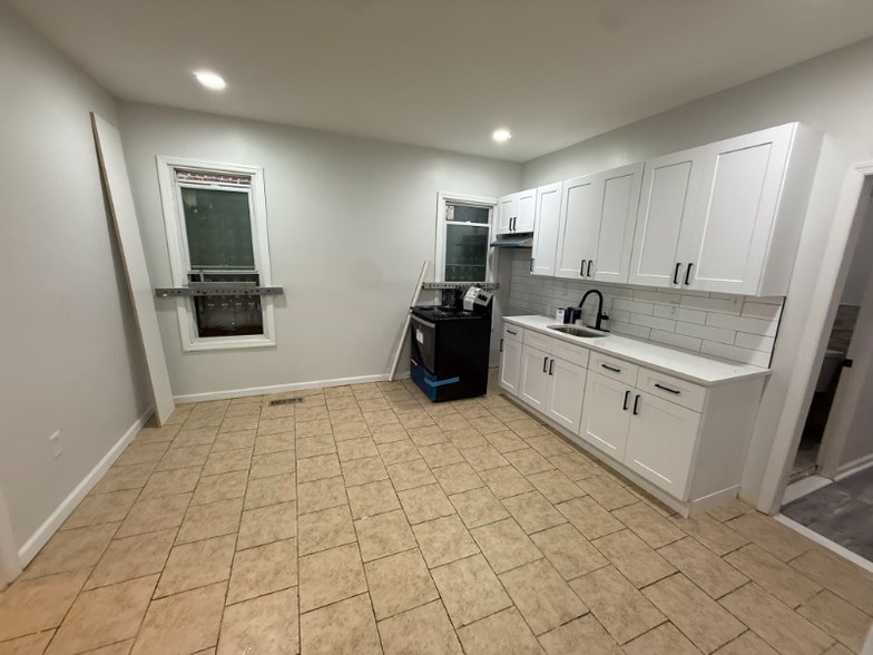 Building Photo - 727 S 10th St