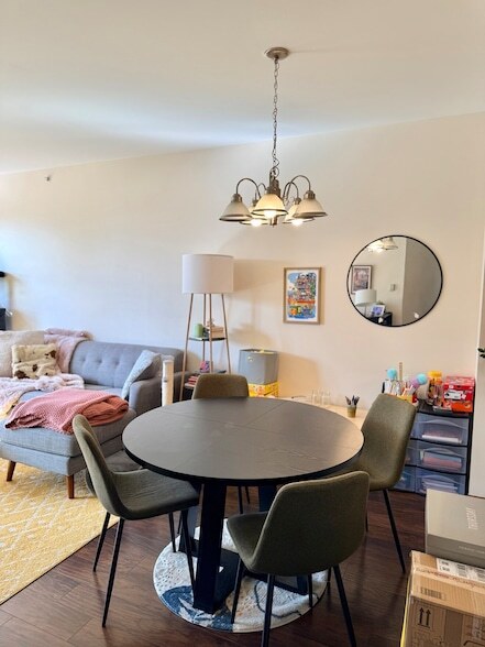 Building Photo - 1159 E Addison Ave