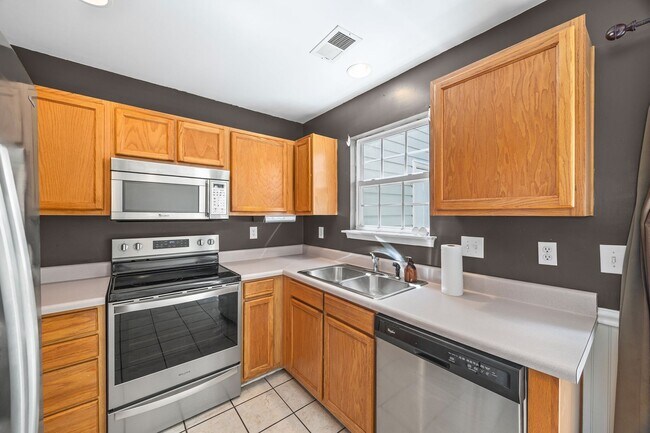 Building Photo - Great 2 bdrm Townhome in Steele Creek area...