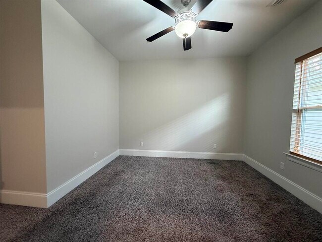 Building Photo - 855 Avery Park Dr
