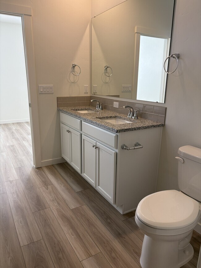 Building Photo - 7857 E Myrtle Bch Dr