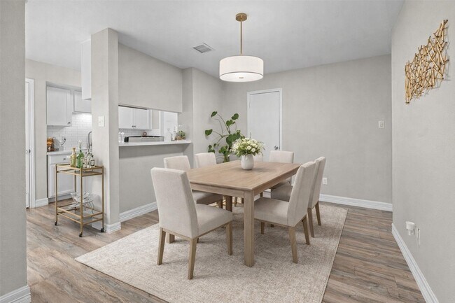 Building Photo - 10327 Gladewood Dr