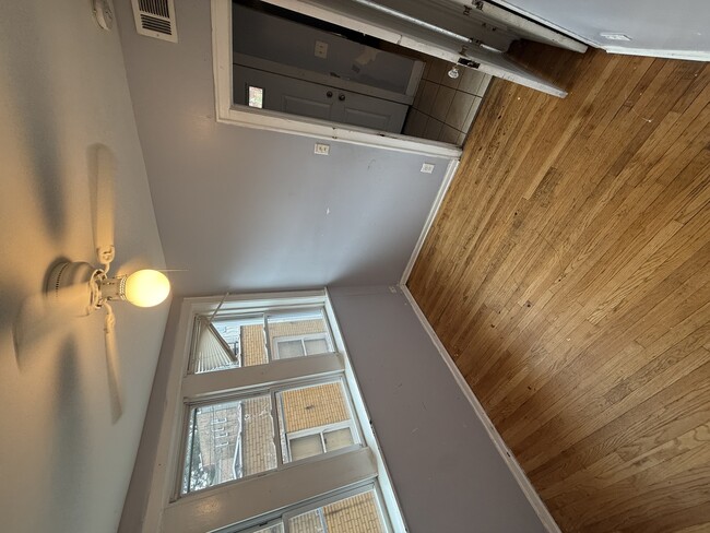 Building Photo - 6429 N Claremont Ave