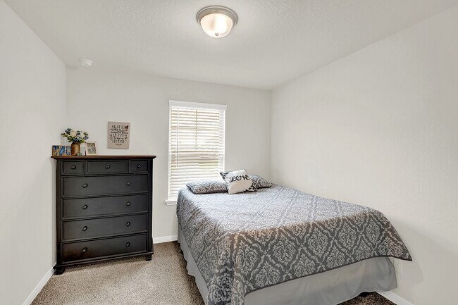 Building Photo - 339 Quinton Bnd