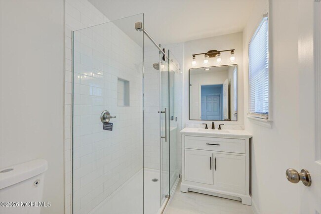 Building Photo - 212 10th Ave