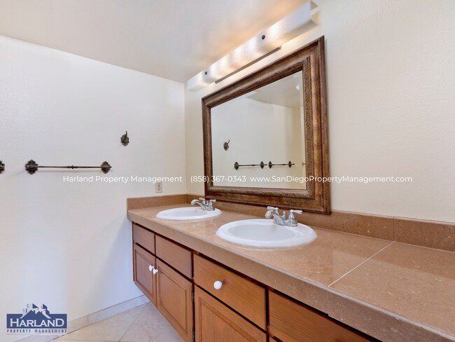 Building Photo - 3843 Camino Lindo
