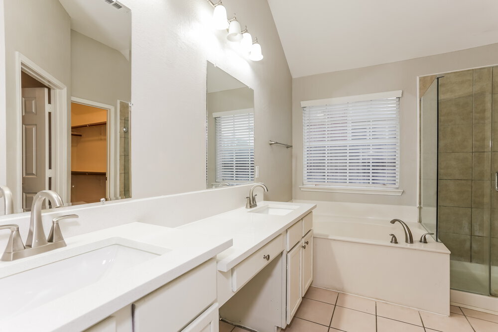 Building Photo - 4617 Seneca Dr