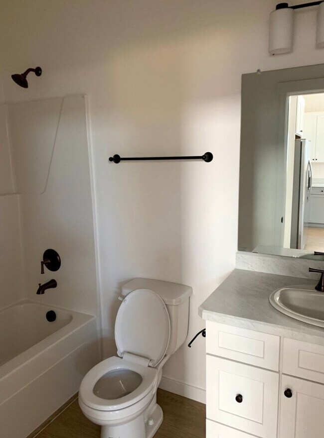 Building Photo - Newer cute bungalow in La Pine OR