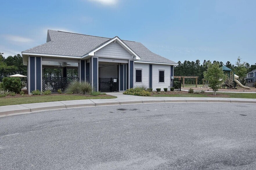 Building Photo - 422 Northern Red Oak Dr