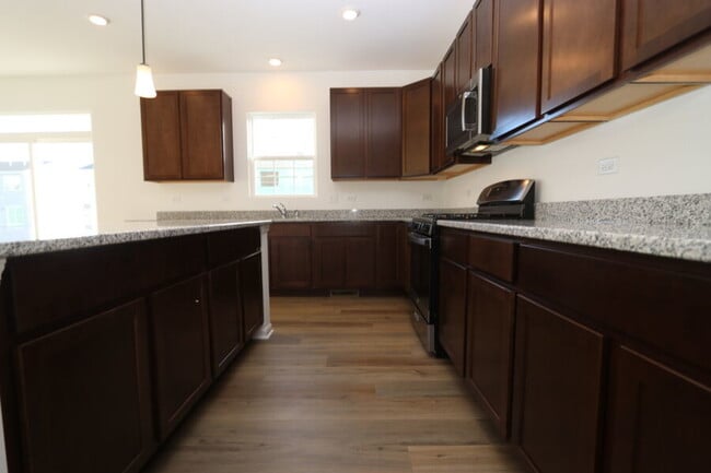 Building Photo - 608 Henry Ln