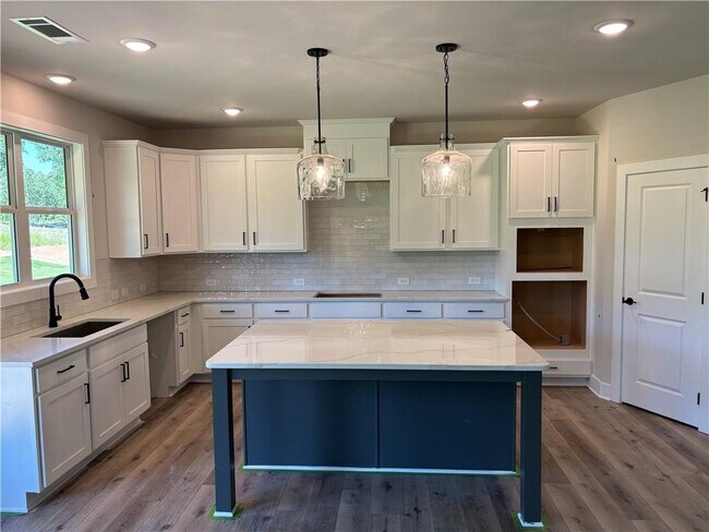 Building Photo - 4265 Oak Dr