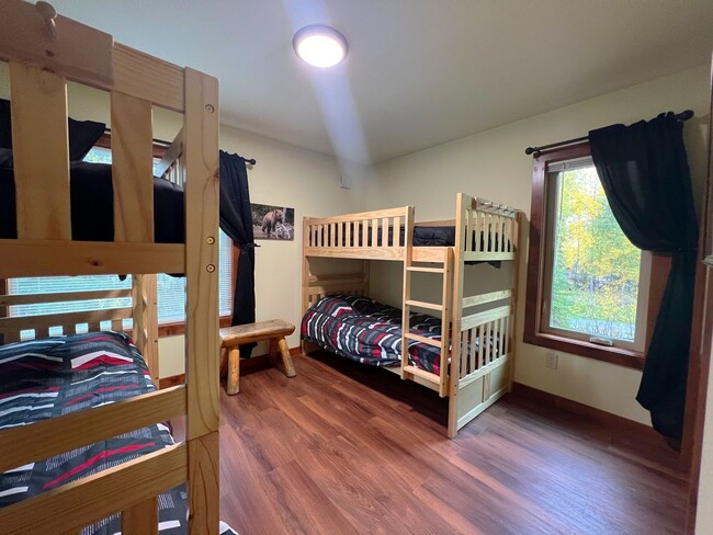 Building Photo - 38085 Rainbow Dr