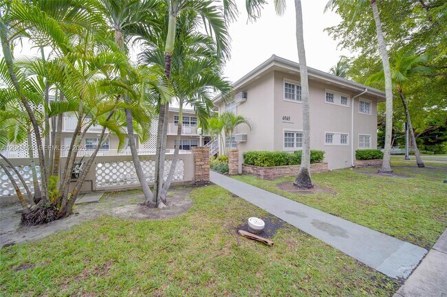 Building Photo - 6565 Santona St