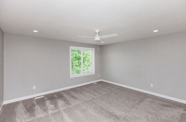 Building Photo - GREAT LOCATION!! 3 Bedroom, 2.5 Bathroom Townhome in Waukee!