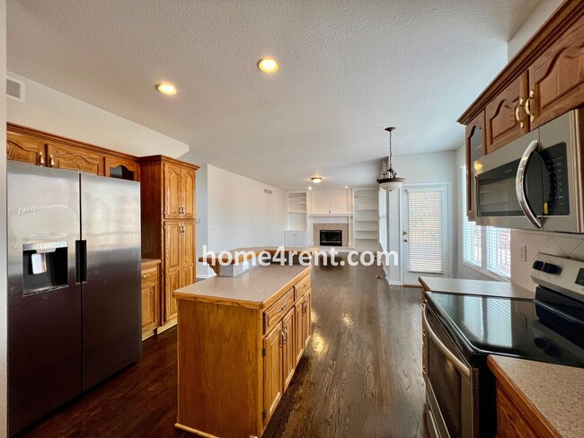 Building Photo - Beautiful Overland Park w/ Wood Floors Thr...