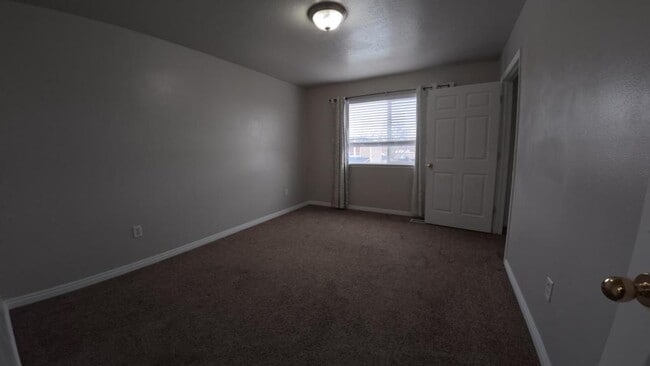 Building Photo - 949 E 1150 S