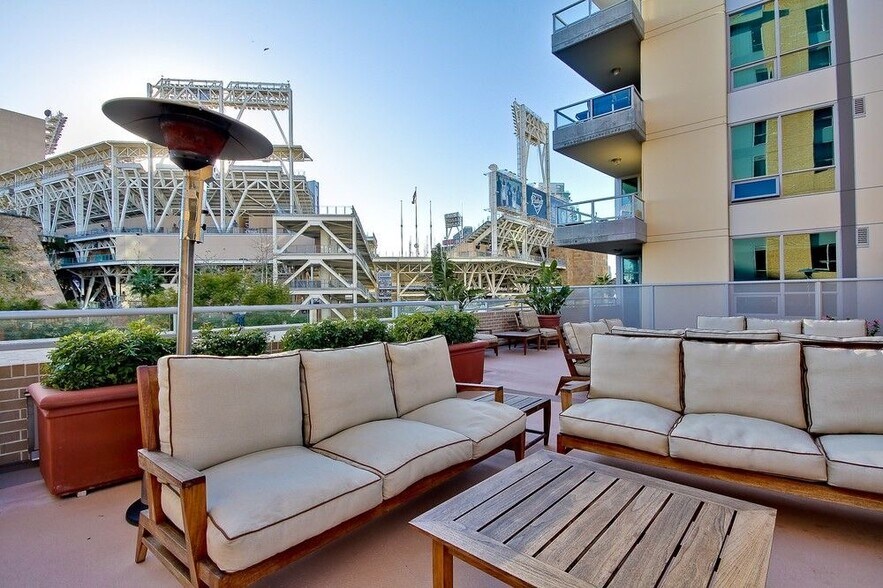 Outdoor common area bbq - 253 10th Ave