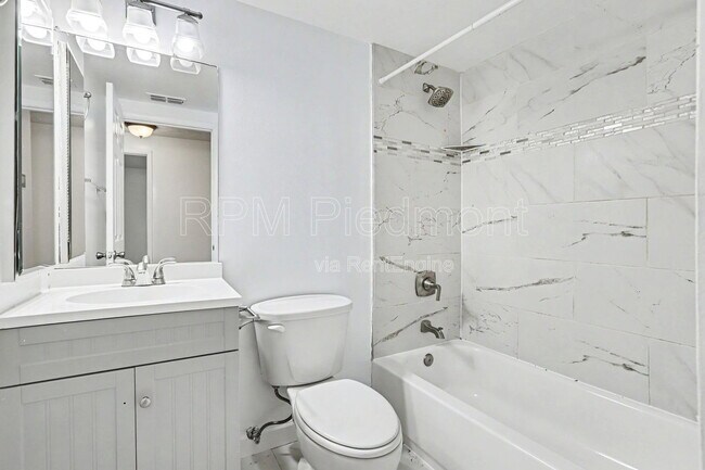 Building Photo - 10475 Willow View Cir