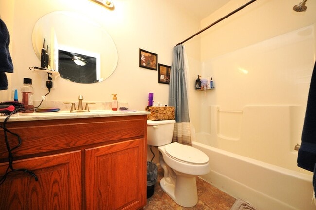 Building Photo - 445 Woolf Rd