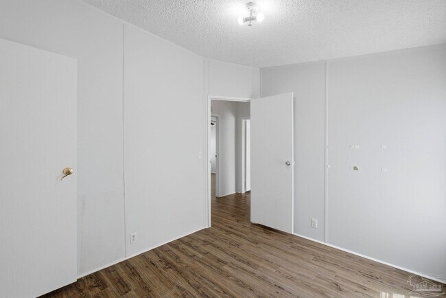 Building Photo - 8865 Ashland Ave