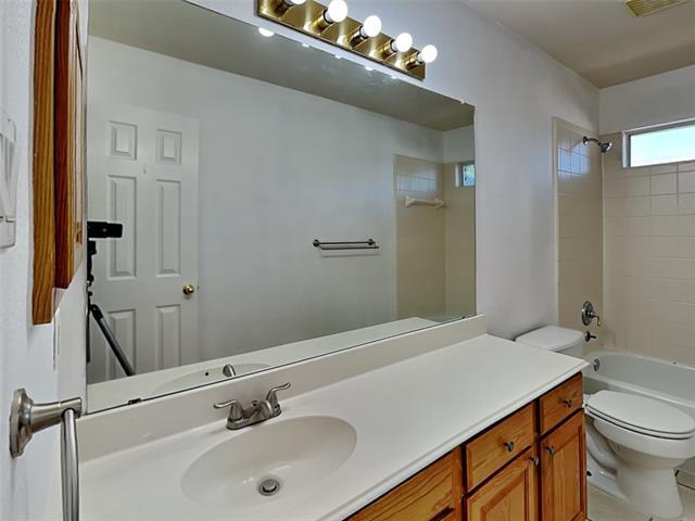 Building Photo - 2704 Buck Hill Dr