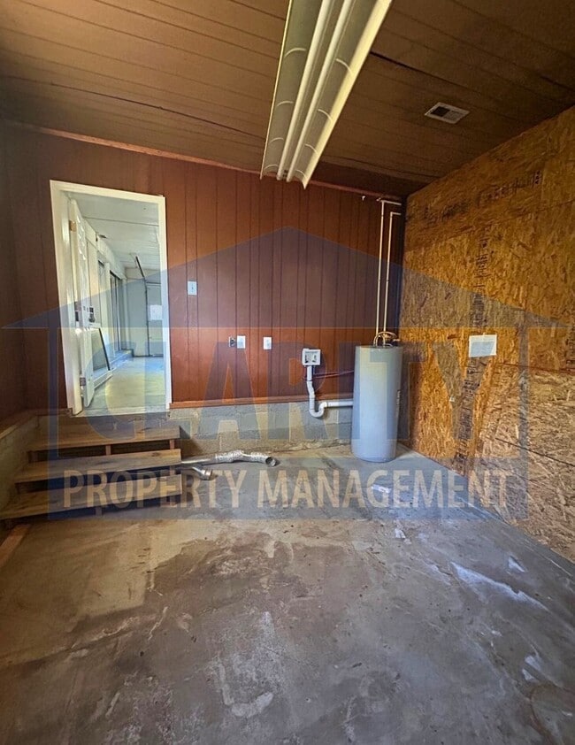 Building Photo - Charming two story home with garage and la...