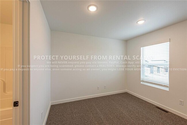 Building Photo - 621 St Charles Pl