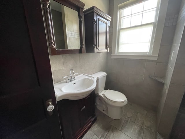 Building Photo - 1004 W 7th St