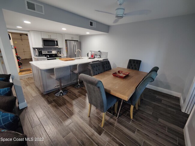 Building Photo - 100 Coral Way E