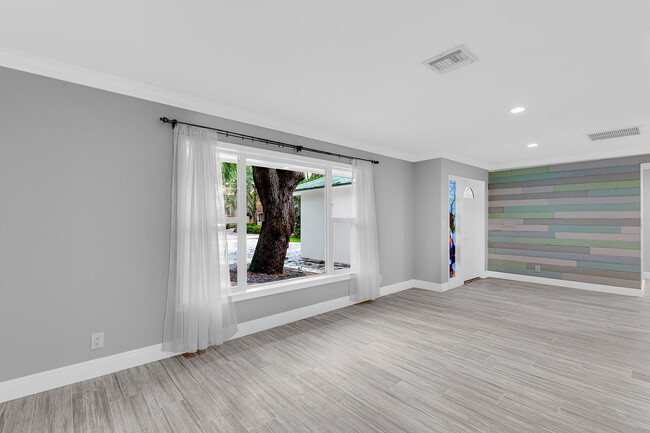 Building Photo - 12831 Shore Dr