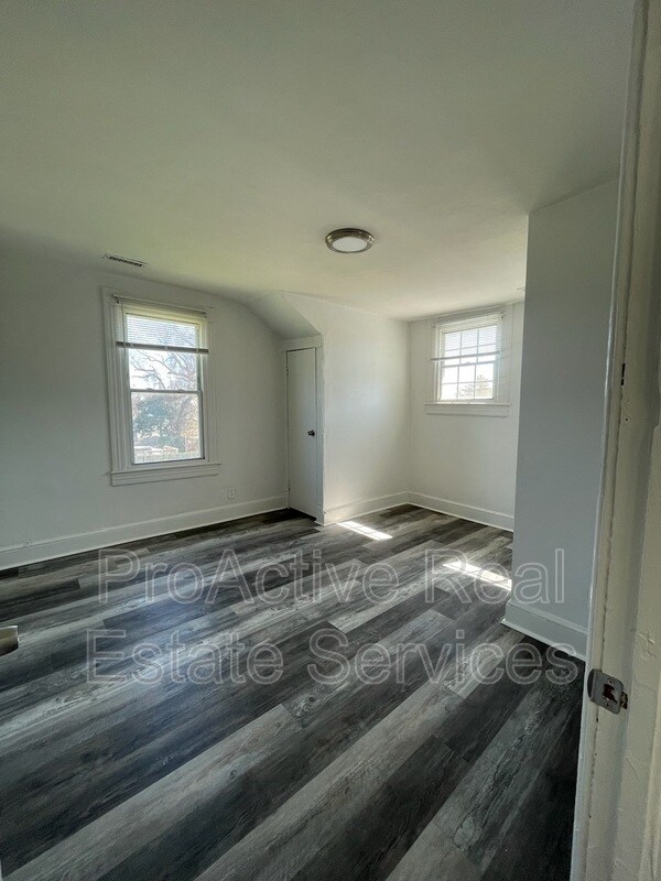 Building Photo - 815 W 34th St