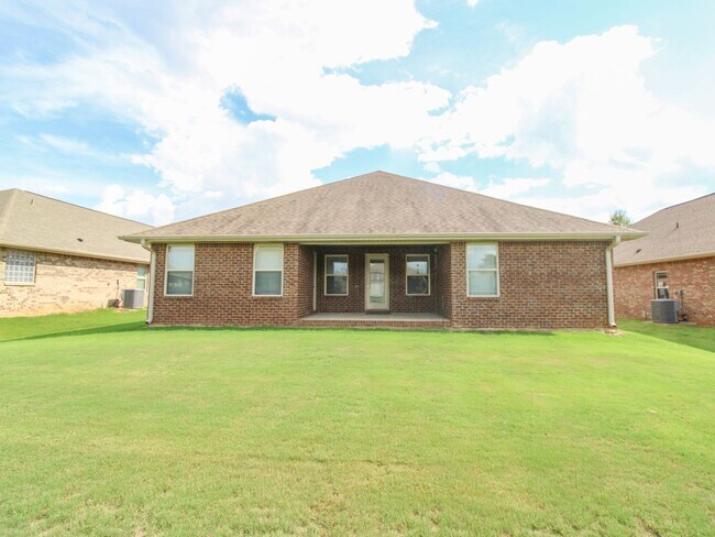 Building Photo - 4 Bedroom Home  in Athens City!