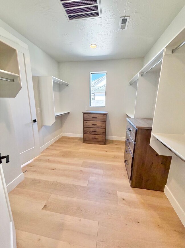 Building Photo - 3134 Blue Heron Dr