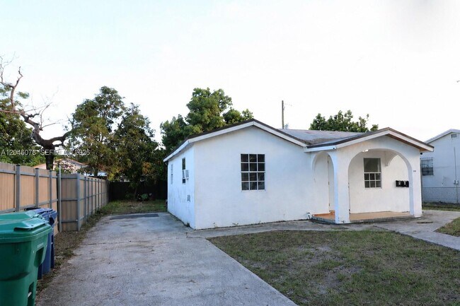 Building Photo - 1768 NW 112th Terrace