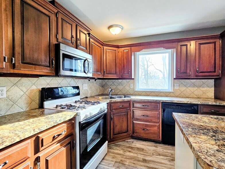 Building Photo - 91 Sunrise Cir