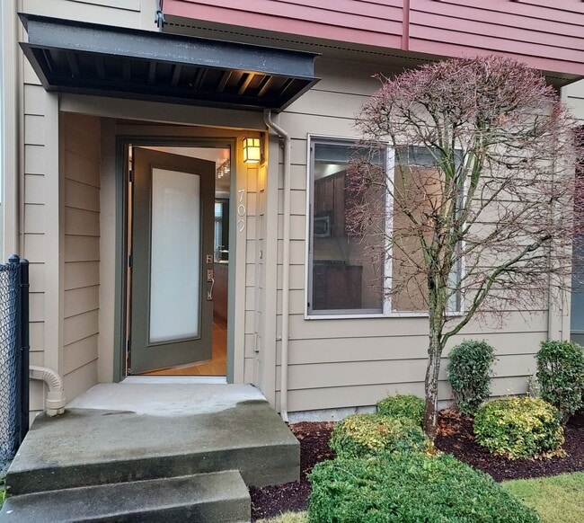 Primary Photo - 2 Bed - 2 Bath Townhome in Downtown Tacoma!
